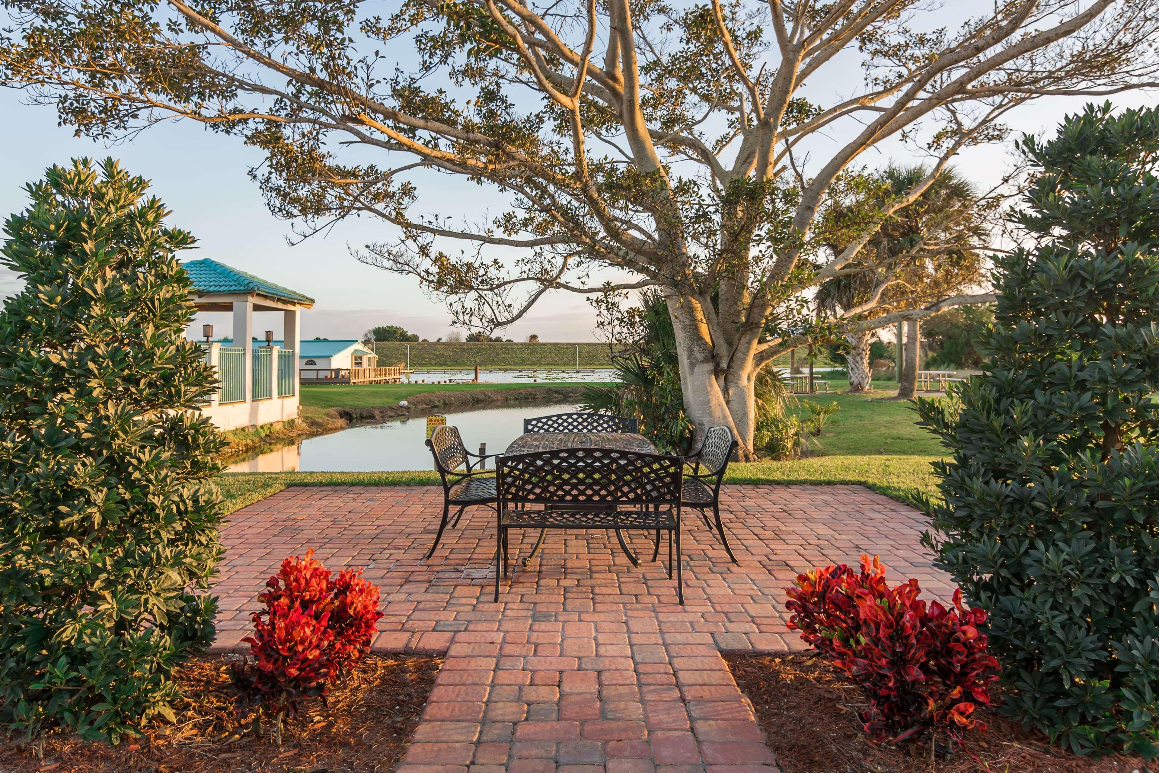 Days Inn & Suites By Wyndham Lake Okeechobee Eksteriør bilde
