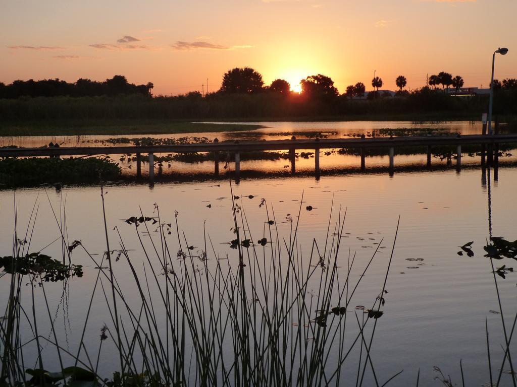 Days Inn & Suites By Wyndham Lake Okeechobee Eksteriør bilde
