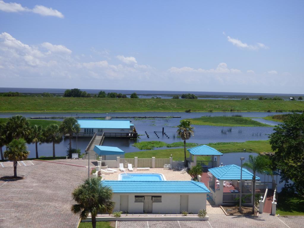 Days Inn & Suites By Wyndham Lake Okeechobee Eksteriør bilde