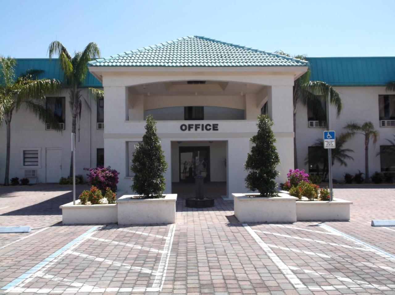 Days Inn & Suites By Wyndham Lake Okeechobee Eksteriør bilde