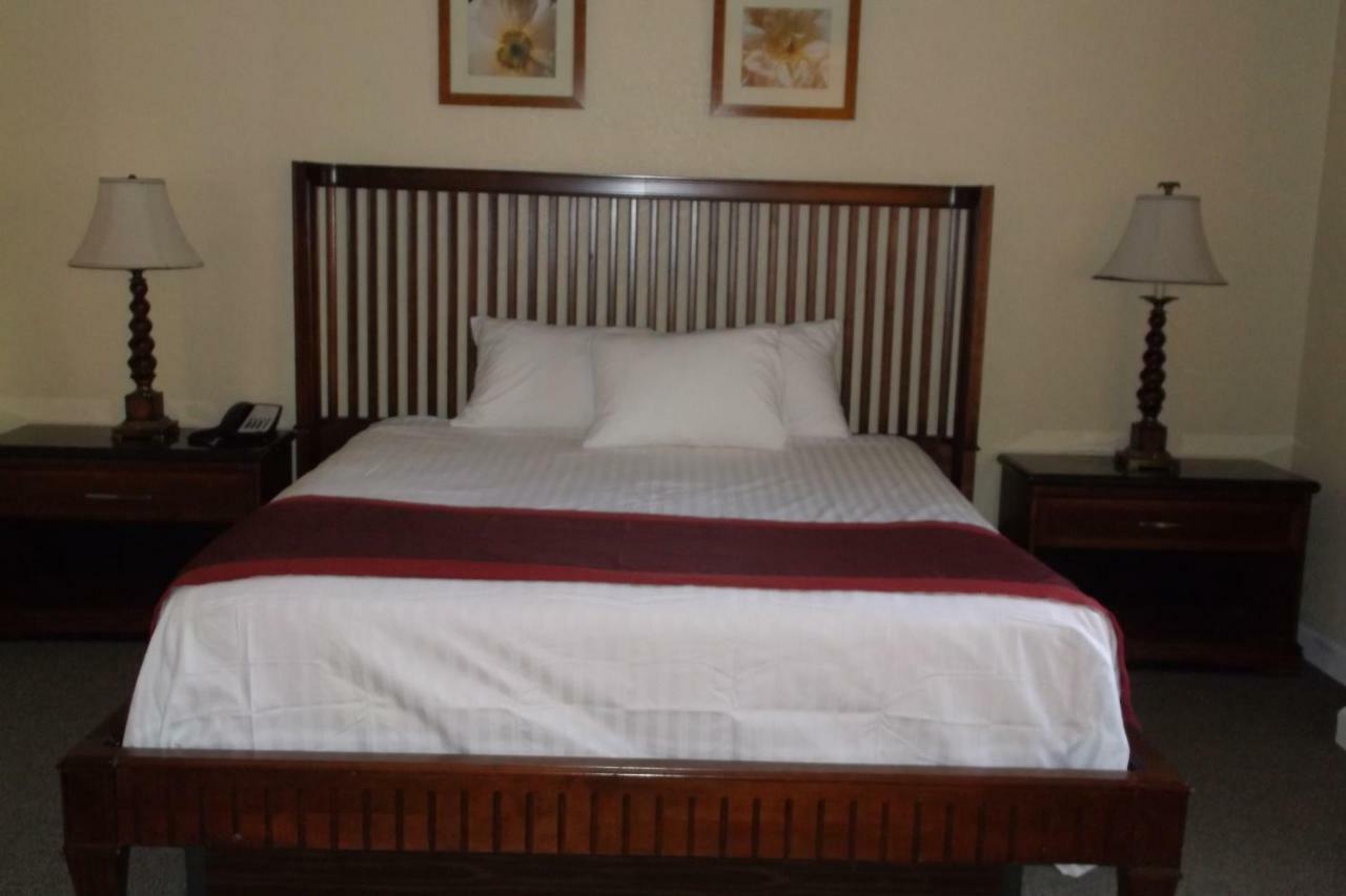 Days Inn & Suites By Wyndham Lake Okeechobee Eksteriør bilde
