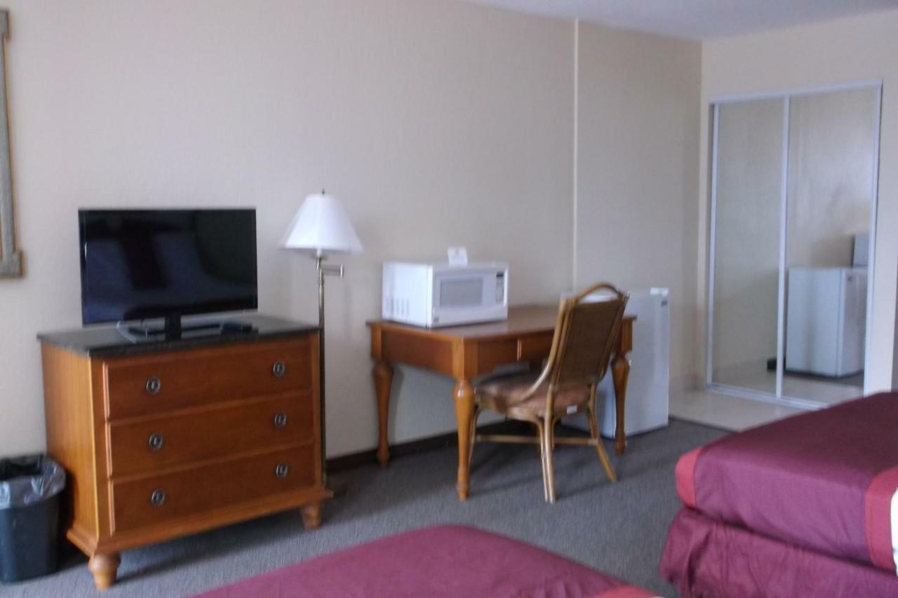 Days Inn & Suites By Wyndham Lake Okeechobee Eksteriør bilde